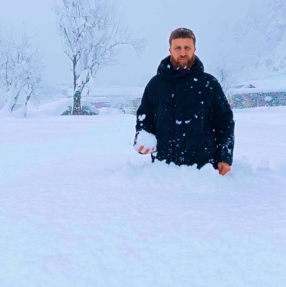 Nuristantribune's tweet image. A Nuristani man after blizzard weather in 
Parun Valley, Nuristan 

@Nuristantribune