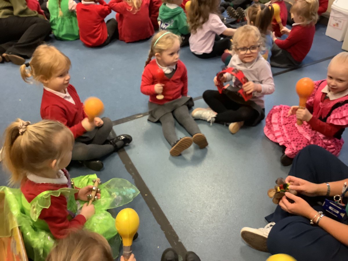 NurseryOPS's tweet photo. We exploring instruments this morning, we can play them quietly and really really loud! We can also play the fast and slow!
 #eyfsexpressiveartsanddesign #eyfsmakingmuisic #playlearnandgrowtogether https://t.co/6dQieuJ2wl