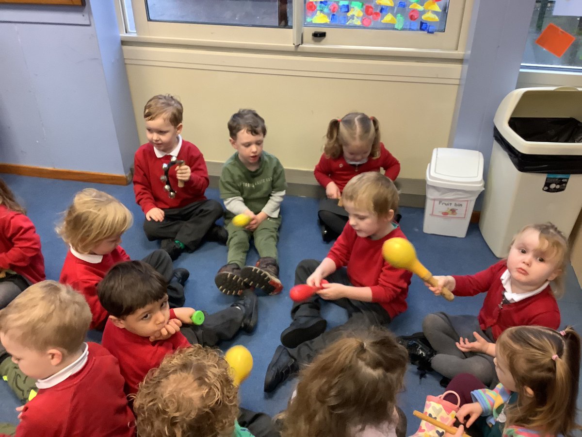 NurseryOPS's tweet photo. We exploring instruments this morning, we can play them quietly and really really loud! We can also play the fast and slow!
 #eyfsexpressiveartsanddesign #eyfsmakingmuisic #playlearnandgrowtogether https://t.co/6dQieuJ2wl