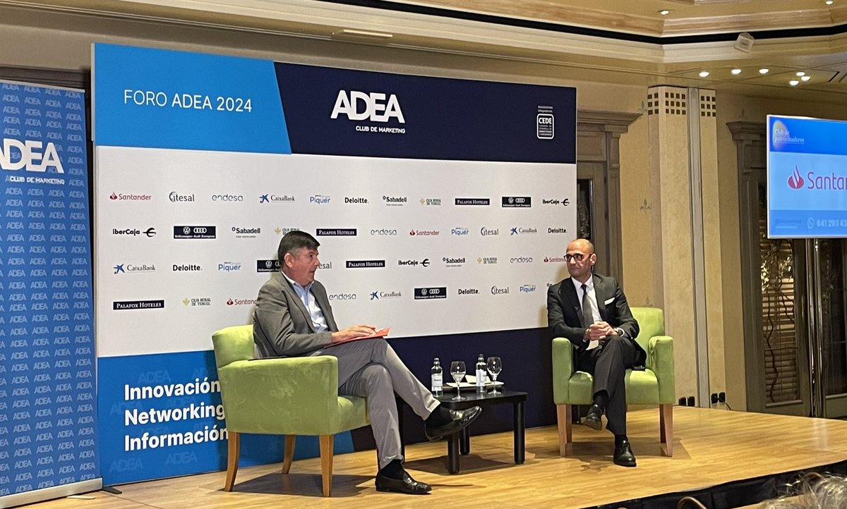 directivosAdea's tweet photo. @mpimentelsiles explica que actualmente “estamos en una dinámica desglobalizadora”, “la #globalización, tal y como la conocimos, no volverá a existir” #ForoADEA #directivos #Aragón https://t.co/Mp3mRpNAin