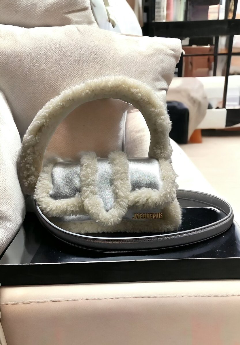 LoCobagtw's tweet image. Bambimou Jacquemus dimensione mini, perfetta per questa stagione invernale, pari al nuovo e scontata su Locobag.it #borsefirmate #salesbag #Granhernano #TheShowLiveOnTour #jacquemusbag