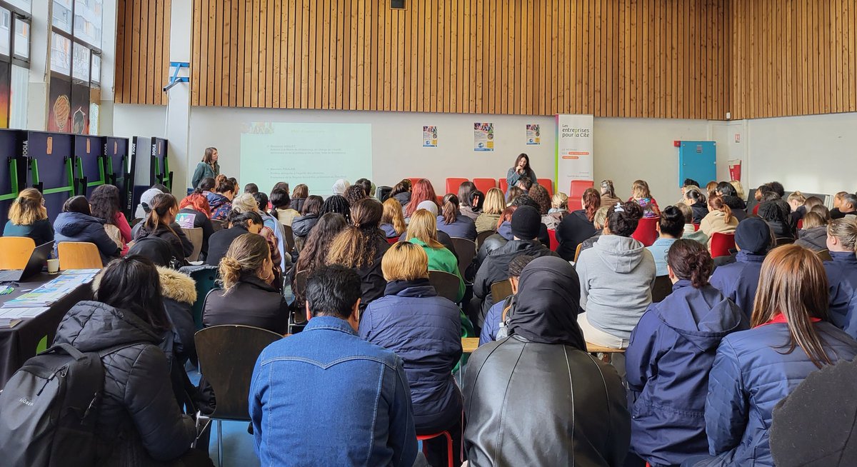 ElisabethFuchs_'s tweet photo. Événement #Osezunmétiertechnique au Centre Socio Culturel de Cronenbourg au cœur des quartiers : plus de 180 inscrites pour découvrir des métiers techniques traditionnellement masculins dans 9 entreprises! #mixité #emploi 
Avec @LepC_France @strasbourg
@FranceTravail @Afpa @UNML https://t.co/rgO3Q2iqU6