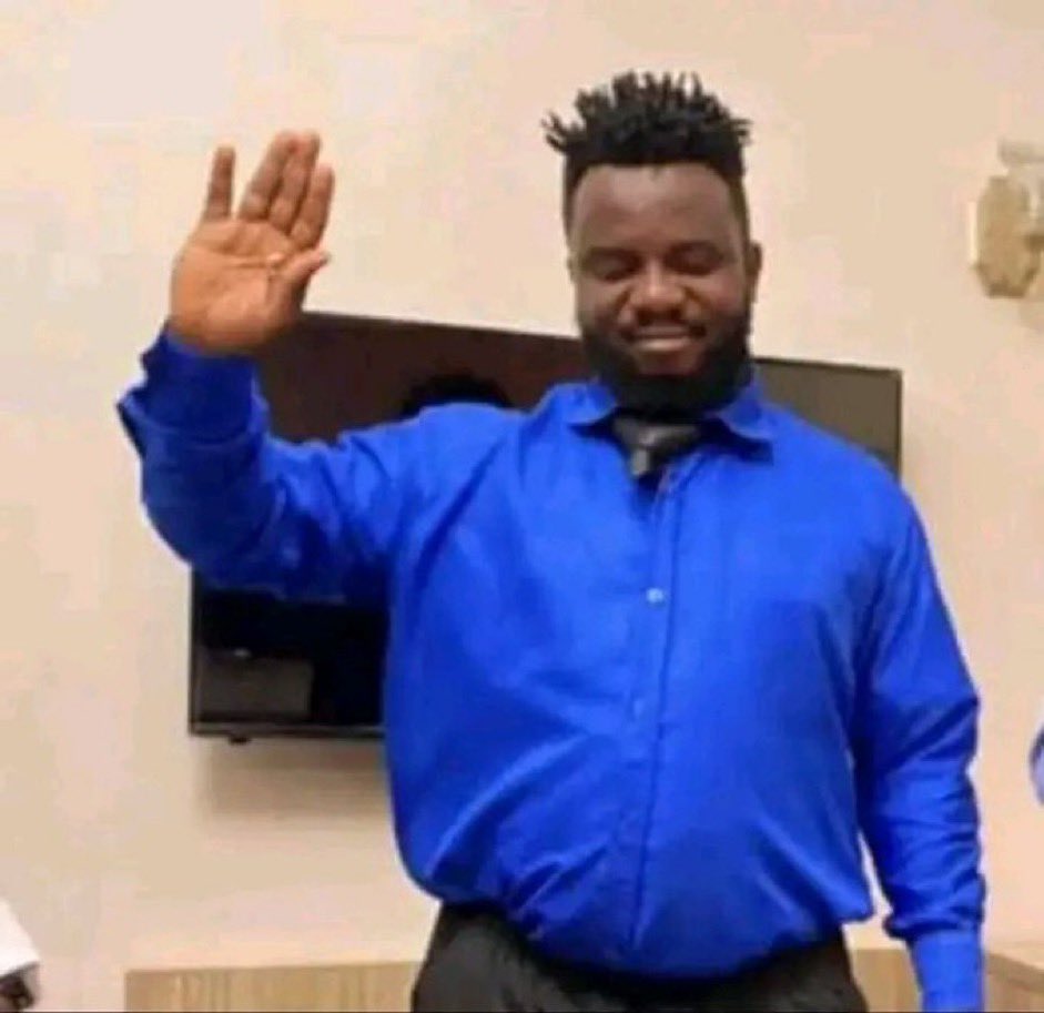 pprime23's tweet image. Davido loss him mum even before music banter 
Fc-him use him mama 

Davido-cancel away fest when e lost ify 

Fc-low ticket 🎫 

Davido- dropped timeless march 31st 

Same night -Jada #mlle 

Fc-can’t she tweet /harmless tweet 
 
Davido- drop timeless album 

Fc-sympathy stream…