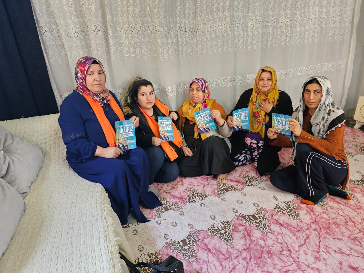akeyyubiyekadin's tweet photo. Başkanımız @GultenBalci63 başkanlığından Yeni mahallemizde sandık bazlı ev ev toplantımızı gerçekleştirdik..

#GerçekBelediyecilik için Ak Parti 🇹🇷
#BizBüyükBirAileyiz

@aysekesir @adelioglu63 @zabeyazgul 
@dmtstcgvn1 @mehmetmogal63 @mehmetkusnet https://t.co/1LCQaHH5bJ