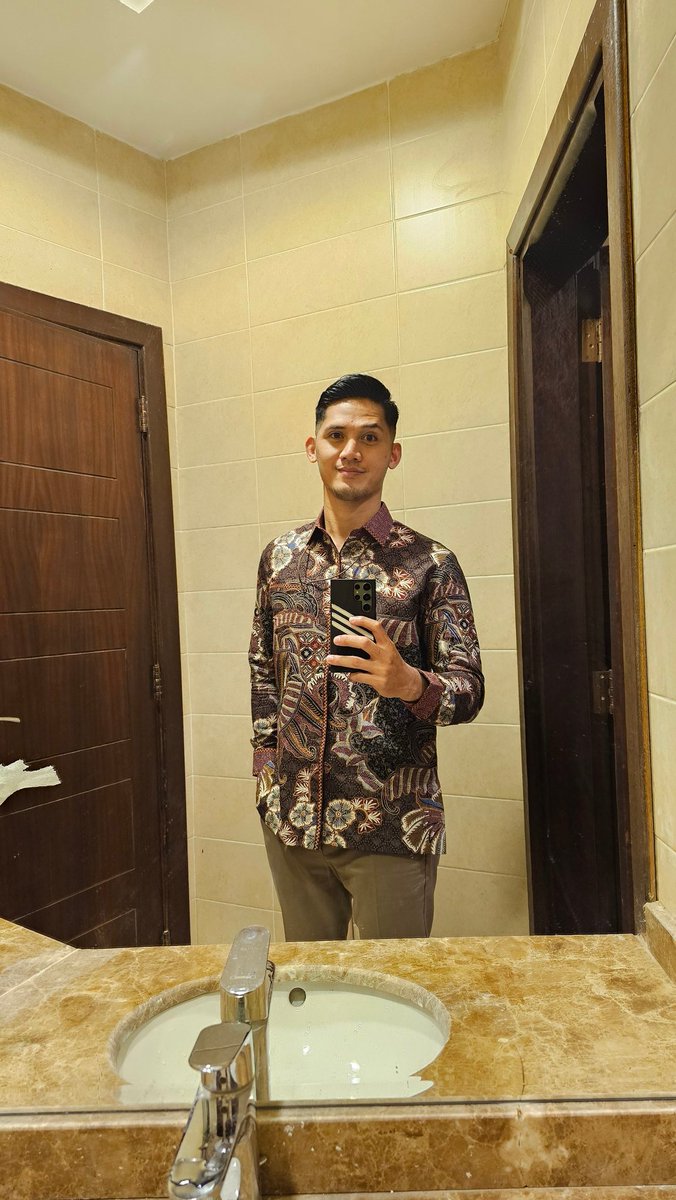 bansath's tweet image. Ngebatikkkkk.....