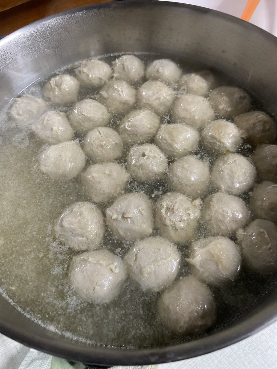 MasakTV's tweet photo. Kamu tim makan bakso yang mana? 🍲

1. Telur
2. Beranak
3. Urat
4. Halus https://t.co/JkpQfyflwO