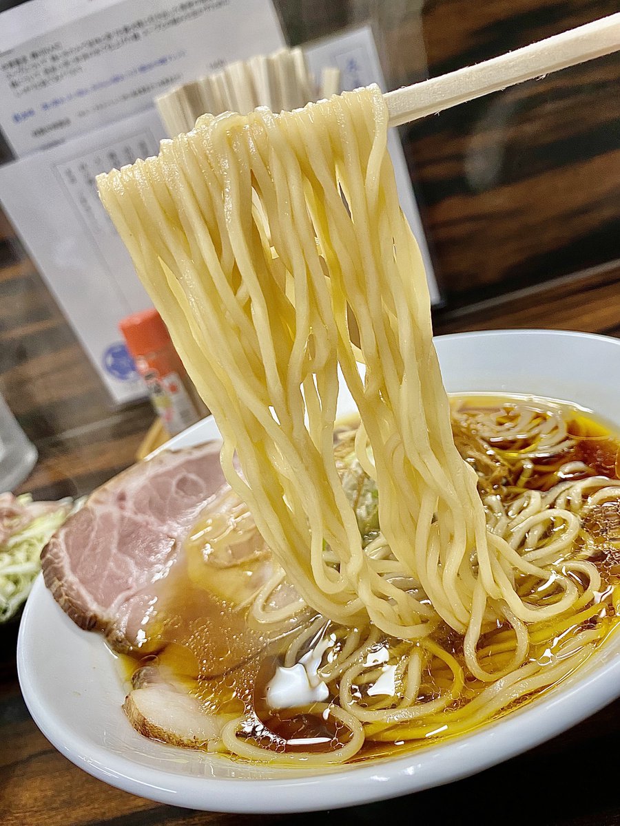 中華蕎麦 輝~HIKARI~

中華蕎麦 
鶏の唐揚げと御飯セット

今日の中華蕎麦はスープとタレの
バランスがとっても良くてうま😆
シンプルながら鶏の旨味の強さは
何度食べても最高✨️
今週も美味しかった🙏
SNSフォロワー1万人で開業？
されるみたいなので良かったら
フォローを🤗