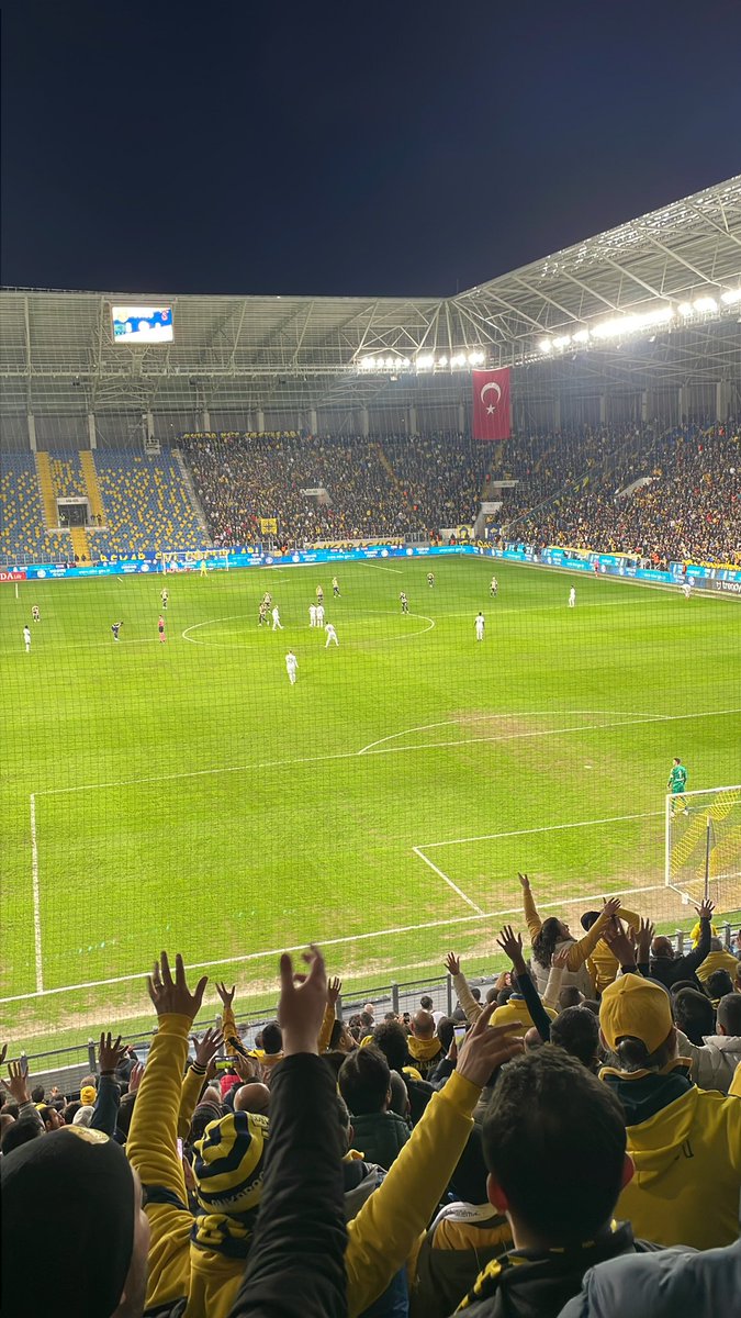 GrkmNfs's tweet photo. @essnumit @hayro9999 Maçtan fotoğraf kardeşim canlı canlı o yaptığını gördüm. https://t.co/NOW1AmqDt9
