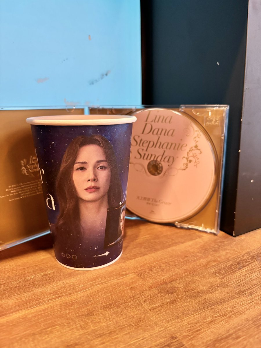 s000dam's tweet photo. 카페 마지막 날💙
컵홀더도 이뿌고 포카도 너무 이뻐요!
린아 생일... 좋은날이네💙
늦었지만 오늘도 린아 배우님 생일 축하합니다💙
#HappyLINADay
#바라던_린아생일_이건가 https://t.co/HAfu9euZl0