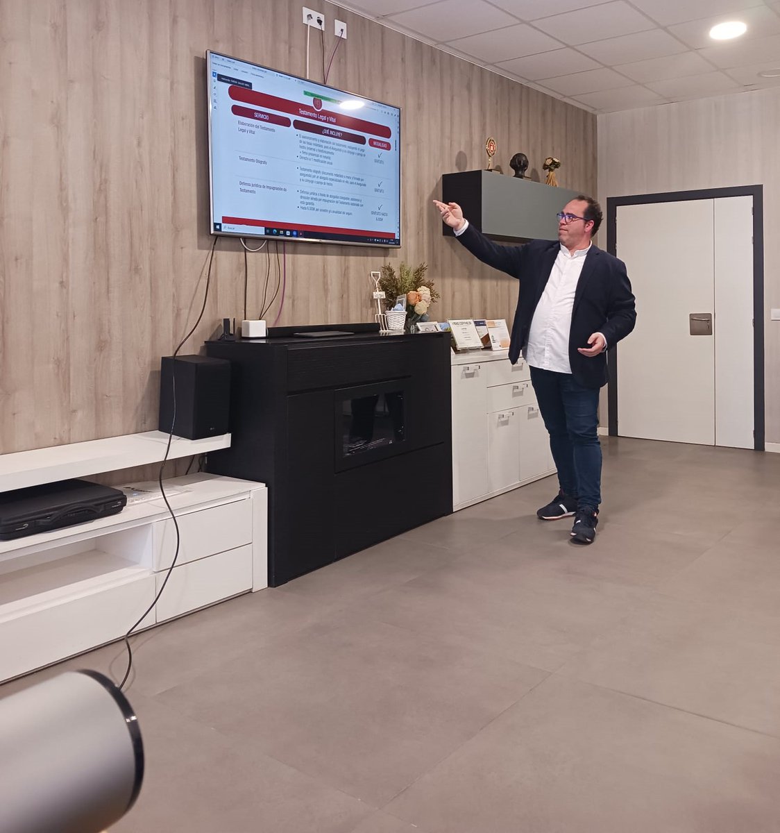 🛡️✨ Ayer, los usuarios en nuestros Centros de Ávila capital y delegaciones disfrutaron de una interesante charla titulada "¿Por qué necesito un seguro?" de la mano de David Moya de Generali Seguros.

Muchas gracias por resolvernos todas las dudas.

#Seguros #CharlaInformativa