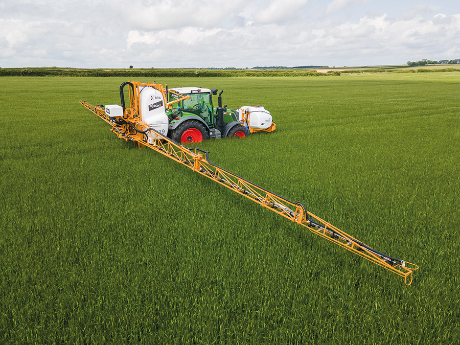 FarmersGuide's tweet image. Spring Spraying 2024 🌱

Knight is well-known for innovations such as its MAXImizer technology. The firm’s latest MAXImizer PRO development reduces boom pipework by 21% over its previous MAXImizer system 🌾
#SpringSpraying #FarmMachinery #FarmSprayers 

farmersguide.co.uk/spring-sprayin…