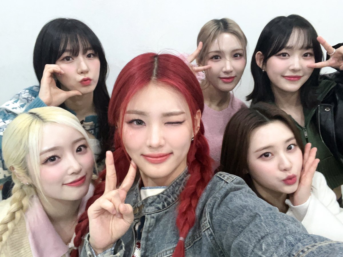 CUBE_LIGHTSUM's tweet photo. [📺] 박소현의 팡터뷰 EP17 I #LIGHTSUM(라잇썸), #라잇썸 입장 시 팡터뷰 시청필수! [Today's star is LIGHTSUM]

▶ https://t.co/un7OeBEkKJ https://t.co/ZkHWdlvvTP