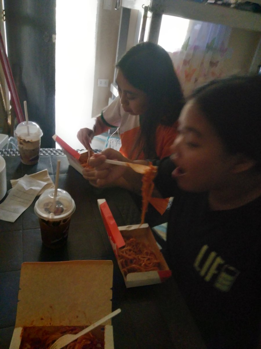 _aguroy's tweet photo. very pagod na students
#academicbreak
#stopschooling
#hahahahahahatamanapls https://t.co/axE764txBH