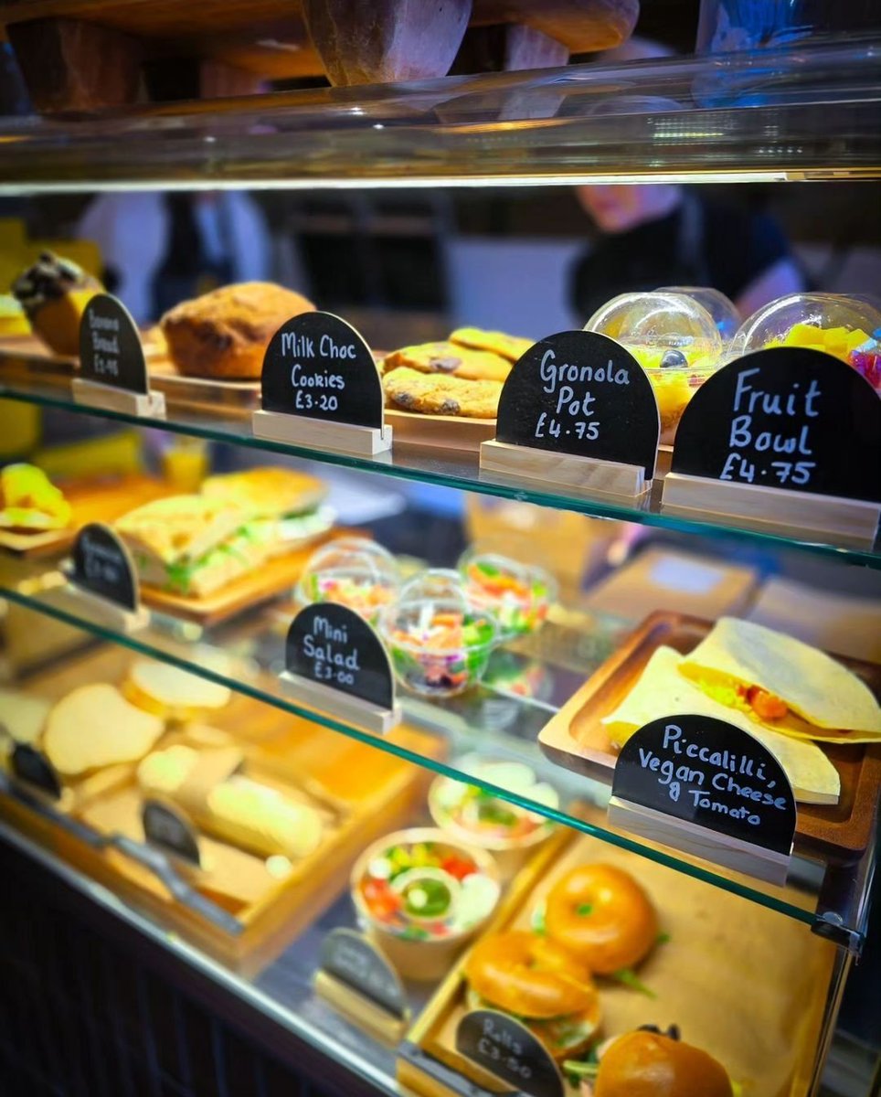 print_signage's tweet photo. Delighted to assist John Pawsey of Boundary Creative in producing and fitting the new frontage, menu boards and window graphics for Union Streets new coffee shop! 
#aberdeencity #ourunionstreet #474bycup  #cafevibes #grabandgo #specialitycoffee #boundarycreative #localbusiness https://t.co/zN7nHXYXXa