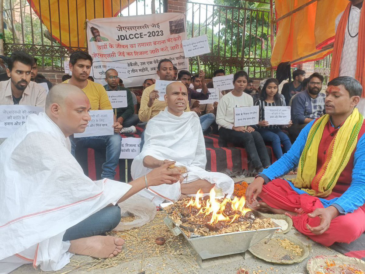 adityag46511516's tweet photo. #JSSC_JE_Result_Release_Karo 

हमारा एक ही सपना जो सरकार JSSC JE का रिजल्ट दे वो सरकार अपना।

JSSC JE रिजल्ट जारी करो।
#JSSC_JE_Result_Release_Karo
@ChampaiSoren
@BasantSorenMLA
@BhoktaSatyanand
@MithileshJMM
@The_FollowUp
@22scopenews
@ZeeBiharNews https://t.co/TcIarmx8Rc