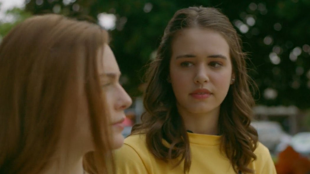 lottiecorp's tweet photo. i truly don't think josie ever stopped being in love with hope, not when she looks at her like this https://t.co/5HqFaMAtp4