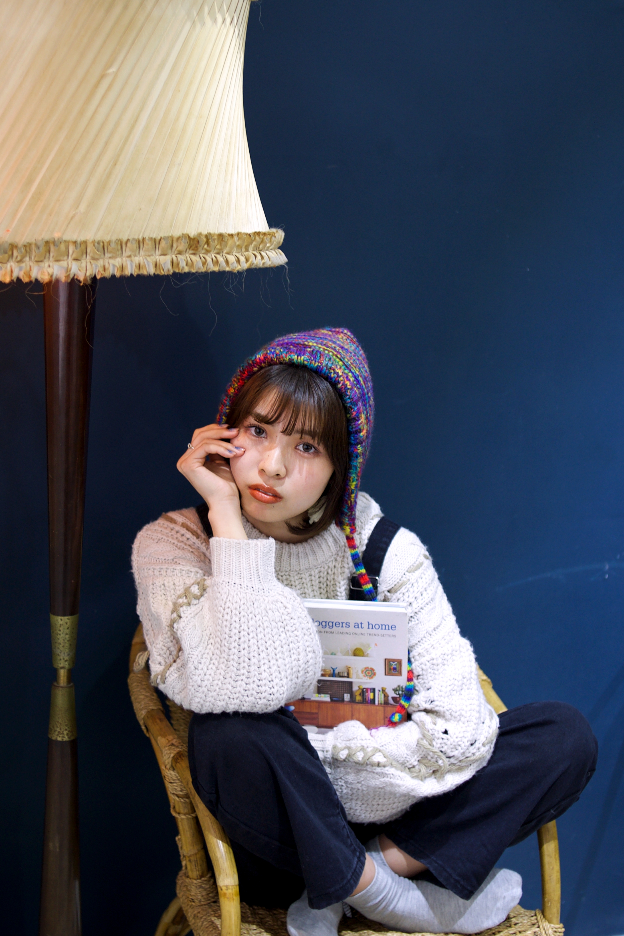 青い壁 - Hledat / X