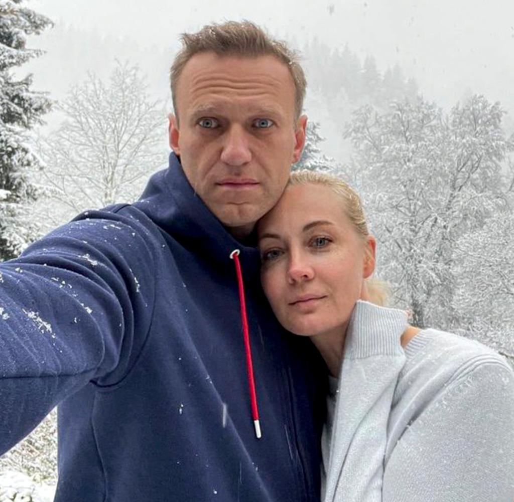 James0027705762's tweet photo. #Julija Nawalnaja wurde bei Twitter gesperrt!
Wegen eines Videos,Indem sie
#Putin für den Tod, ihres Mannes verantwortlich macht!Natürlich war das Putin,Bruder und Ehefrau sind genauso so bedroht,Putin macht Jagt auf sie!oberste Vorsicht!! https://t.co/AKN3A9oEk8