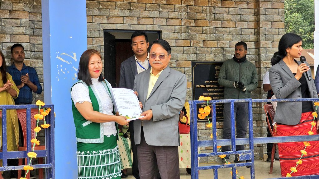 yadavVish21_IAS's tweet photo. #WomenEmpowerment 
On auspicious 38th Statehood Day,we launched livelihood services for 3 SHGs- Mother's Kitchen Namsang, Soha and Mopaya Tapioca Chips under ArSLM
Total SHGs: 124
Households covered: 1002
Old-age SHGs: 3

Will be catering to services in all govt and public places https://t.co/JdYtaHhVFE