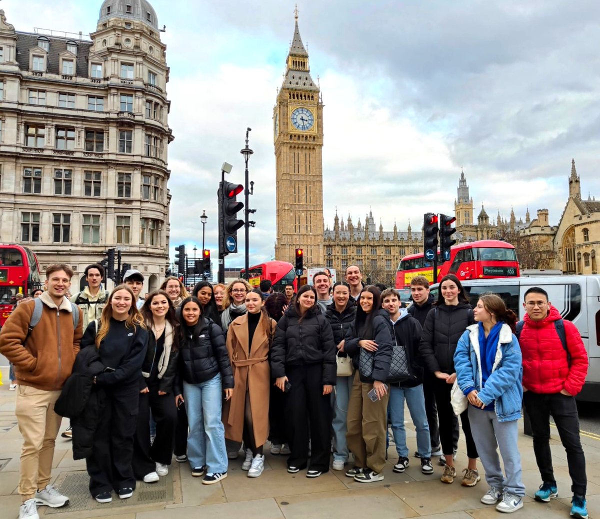 Our lovely students from Switzerland enjoyed the hustle and bustle of London this past Friday, and had a great time sightseeing all the main attractions that the capital has to offer 💂‍♂️🏙️🎡 #elcschools #elcbrighton #studyabroad #london #bigben