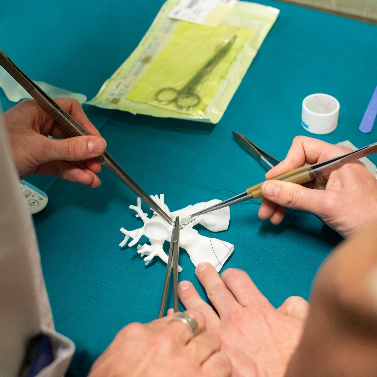 AouSenese (@aousenese) on Twitter photo Uso della #stampa3D in #medicina: le nuove frontiere
Workshop del #FabLab del <a href="/SantachiaraLab/">Santa Chiara Lab</a> dell'<a href="/unisiena/">Università di Siena</a> all'<a href="/AouSenese/">AouSenese</a>
🎞️ VIDEO: youtu.be/XUvwAsAc_BA Uso della #stampa3D in #medicina: le nuove frontiere
Workshop del #FabLab del <a href="/SantachiaraLab/">Santa Chiara Lab</a> dell'<a href="/unisiena/">Università di Siena</a> all'<a href="/AouSenese/">AouSenese</a>
🎞️ VIDEO: youtu.be/XUvwAsAc_BA