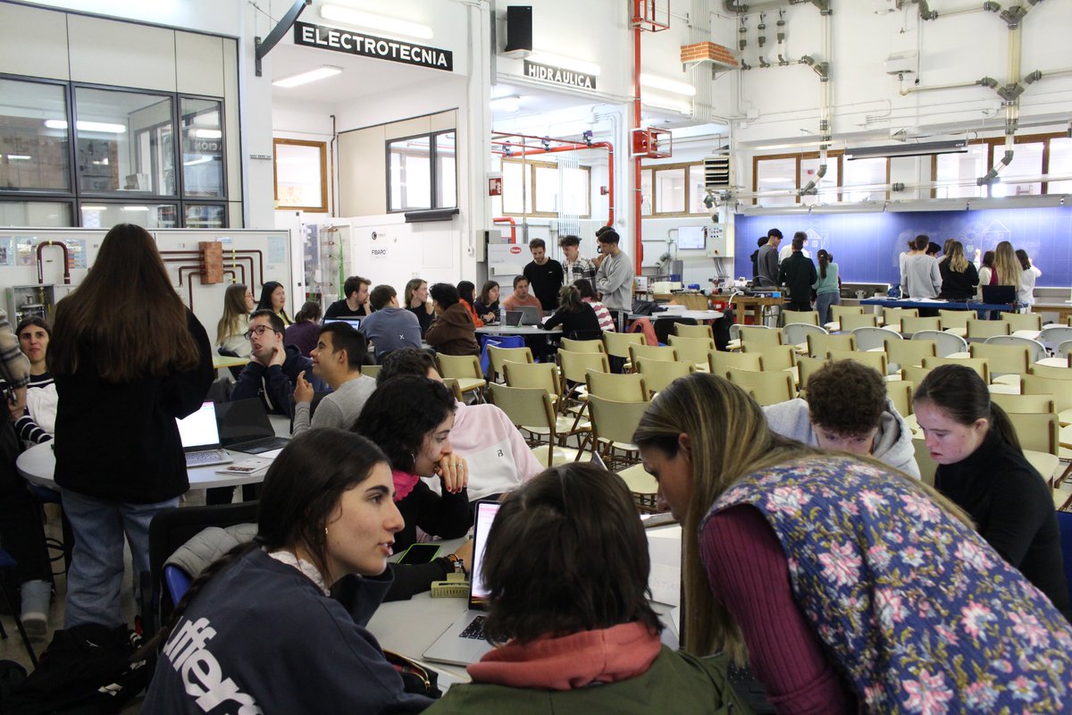 Instal_ETSEM's tweet photo. 🚰Buscando información sobre cómo gestionar de forma sostenible los recursos hídricos disponibles🥤
Nos ayuda @albaaagaro con la organización... empezamos a ser multitud 🙃🤗‼️
#ApSupm "Nos Movemos por la Pobreza Energética y #elConsumoResponsabledeAguaPotable”
 @IEducativa_UPM https://t.co/WgydcxHj5t