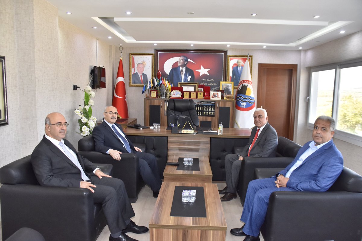 tcfilik's tweet photo. Adana Valimiz Sayın Yavuz Selim KÖŞGER’i Belediye Başkanlığımızda ağırladık. Nazik ziyaretleri için sayın valimize şükranlarımı arz ediyorum. https://t.co/GXNHIGmZLc