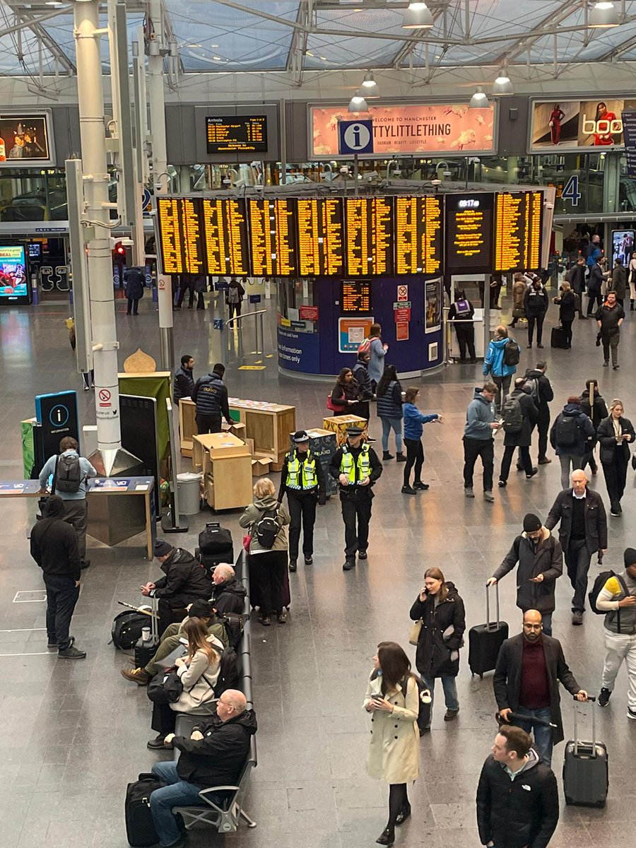 Our team is out this morning on high visibility patrols across city centre stations, preventing crime and engaging with passengers and staff. 🚂🚔