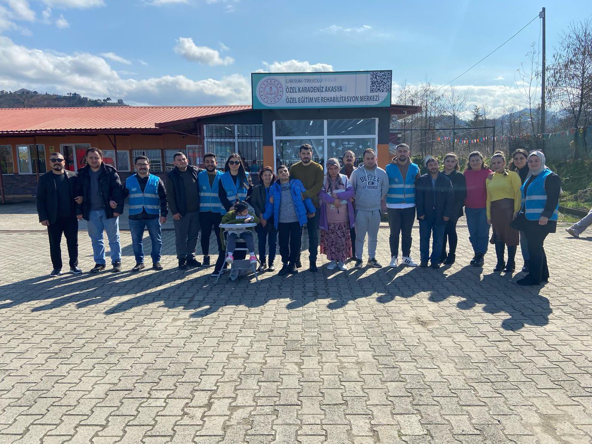 tirebolulkuocak's tweet photo. Tirebolu Ülkü Ocakları Eğitim ve Kültür Vakfı olarak, Özel Karadeniz Akasya Özel Eğitim ve Rehabilitasyon Merkezini Ziyaret Ettik. Eğitim alan arkadaşlarlarimizla beraber vakit geçirip oyunlar oynadık misafirleri olduk. https://t.co/ibWsh6h4hf
