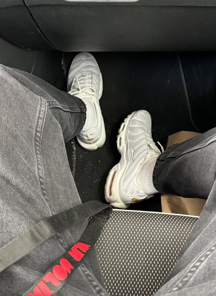 👀