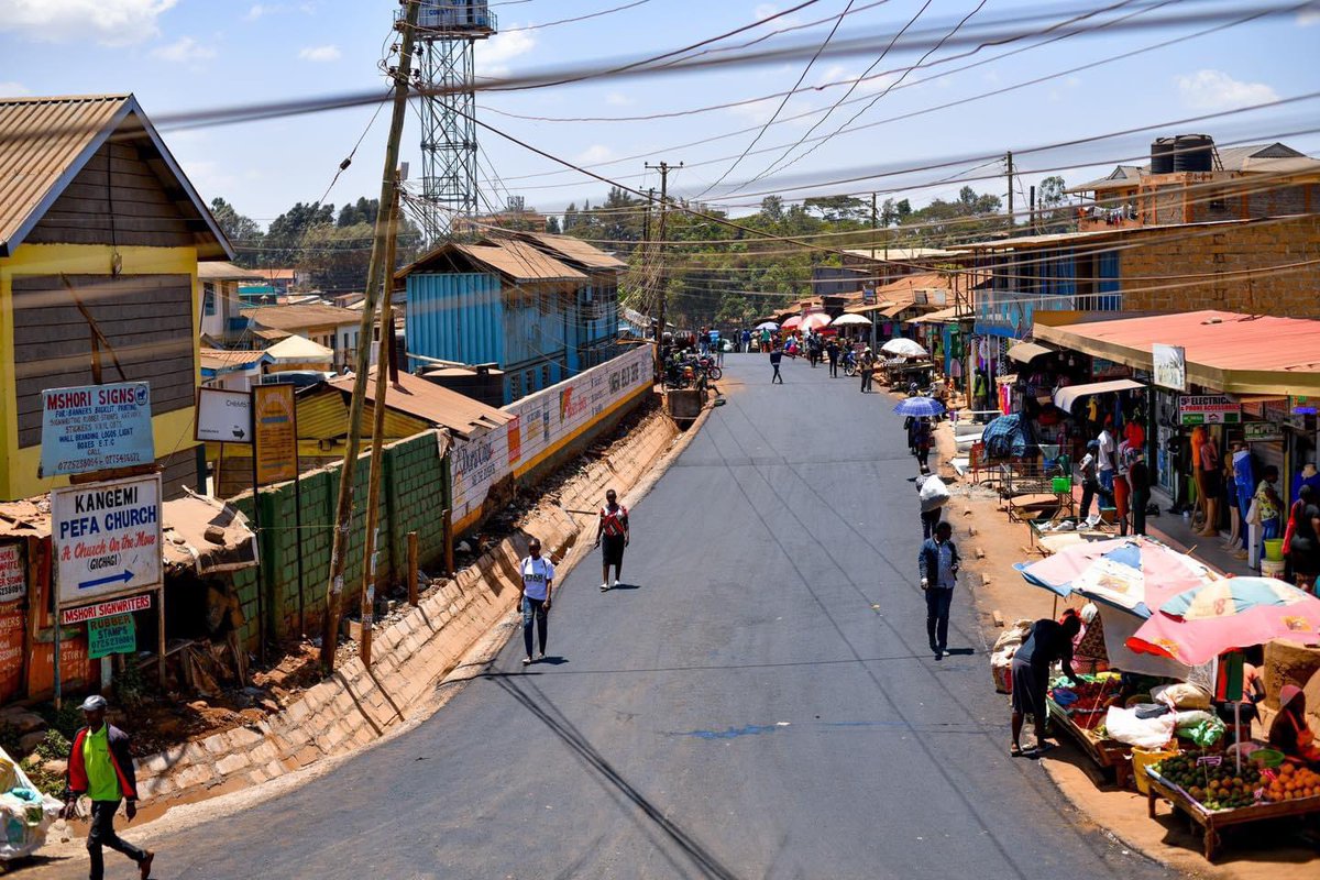 HonTimWanyonyi's tweet photo. Kangemi Gichagi Village Inn Road is fully tarmacked!This road links Kangemi Health Centre -Watiti- Kangemi High School and Village Inn! Westlands ni kazi tu! https://t.co/8ms8M2VVsF