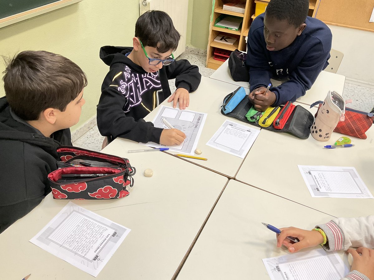 PompeuFabraSalt's tweet photo. Els 12 equips de les classes Moby Dick i Oliver Twist preparen el vídeo sobre el projecte @AtlasDiversidad pel #Sambori @omniumgirones https://t.co/vq4k7H77He