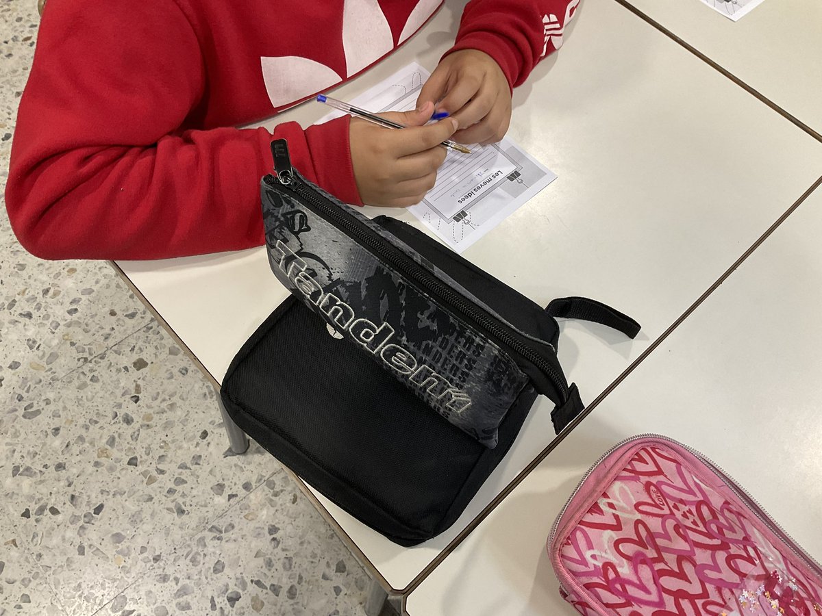 PompeuFabraSalt's tweet photo. Els 12 equips de les classes Moby Dick i Oliver Twist preparen el vídeo sobre el projecte @AtlasDiversidad pel #Sambori @omniumgirones https://t.co/vq4k7H77He