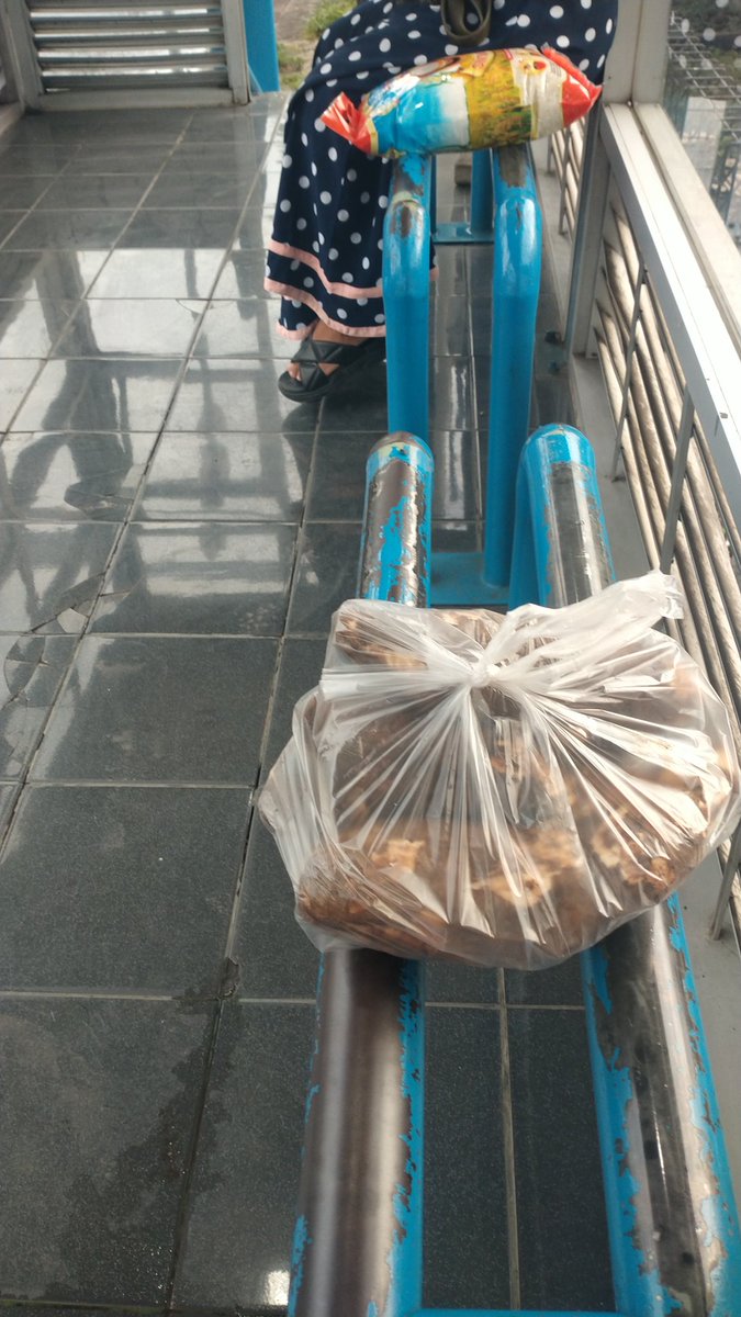 u51k's tweet photo. @ekokuntadhi1 Aku terlanjur beli singkong 😀😀 https://t.co/nGzaSgBJ8I