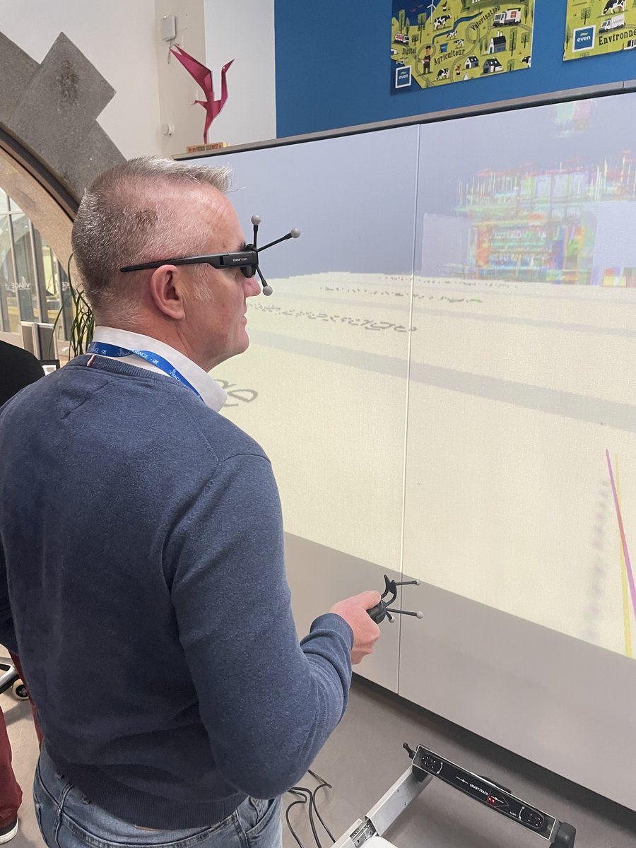 📸 En direct du #BrestVillageVirtualDay : démonstrations par <a href="/cervval/">Cervval</a>, le <a href="/shom_fr/">Shom</a>  et <a href="/ImaginVr/">Imagin-VR</a>  en cours ! 
Vous souhaitez nous rejoindre ? Une deuxième session est prévue à ⌚️ 13h30, directement au 📍Village by CA Finistère !