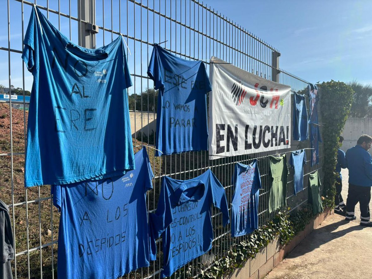 FICCOOCat's tweet image. 🔴 Avui estem al costat de la plantilla de Johnson Controls Hitachi en la concentració de protesta contra l&apos;ERO que ha presentat l&apos;empresa per acomiadar 140 persones.

NO ALS COMIADAMENTS!
#NoalEREdeHitachi