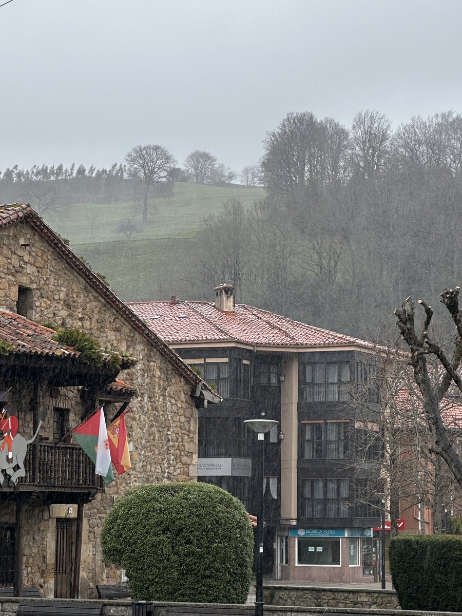 ¿Conoces Cabezón de la Sal? #SajaNansa #CabezondelaSal laretamarestaurante.com/pueblos-con-en…