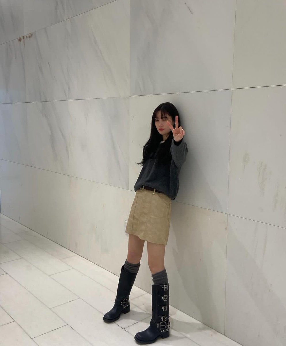 These days, I wear skirts, sweaters, and leg warmers a lot. I also think I look cute in them, which is another reason I wear them so frequently, hehe. What is your go-to look on chilly days?