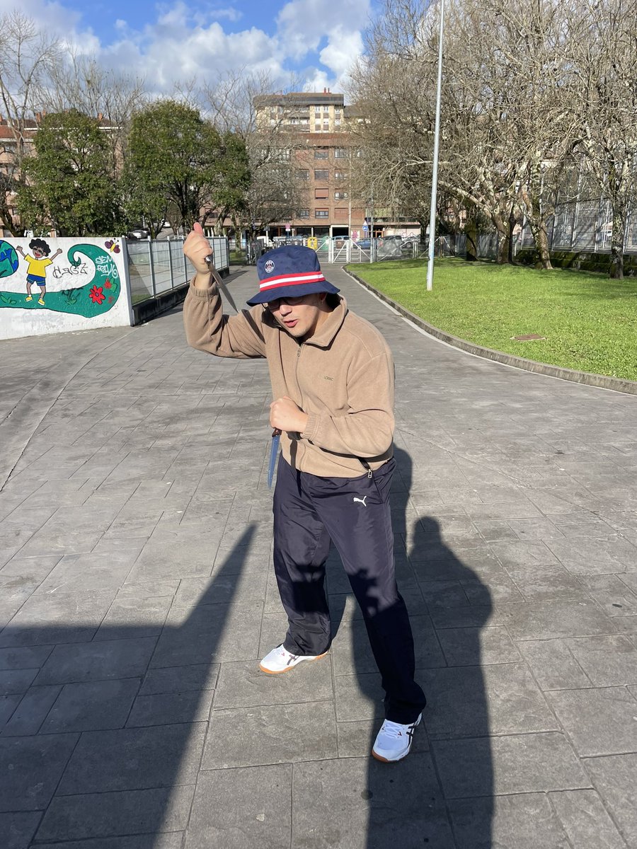 mikelsb5's tweet photo. Buenos diaaaas!! 
Espero que estén teniendo todos un lindo día 🥰🥰
Yo me encuentro controlando un poco el bloque de santutxu 🤪
Espero que sean felices!!!!!!
Chaaaao😶‍🌫️
#ELDENRING #mosquitos #GHDUOArchiMartes #InterAtleticoMadrid https://t.co/fnL4OZ6Gfe