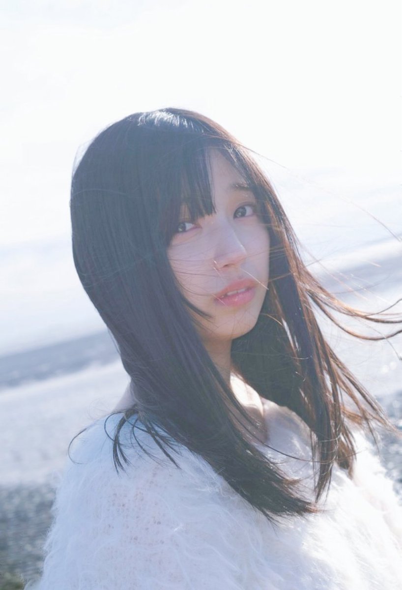 nogizaka46's tweet photo. 【ブログ更新 五百城茉央】 ひと話題ふた話題 五百城茉央 #きっきのにっき https://t.co/pufnV04mfg https://t.co/bXQFcdLVCy