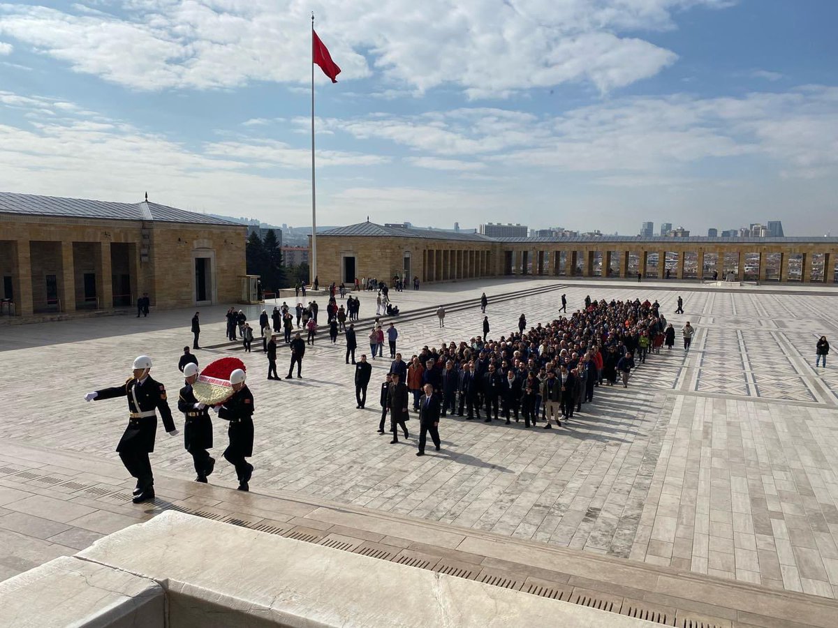 cngzsdt's tweet photo. 21 Şubat Dünya Rehberler Günü’de  meslek yasamızdaki değişikliklerin mesleğimize getireceği zararları anlatmak ve birlikte daha güçlü olduğumuzu göstermek amacıyla Anıtkabir’de buluştuk. 
Rehberler günümüz kutlu olsun. Dayanışma ile birlikte. https://t.co/NHk78twmjr