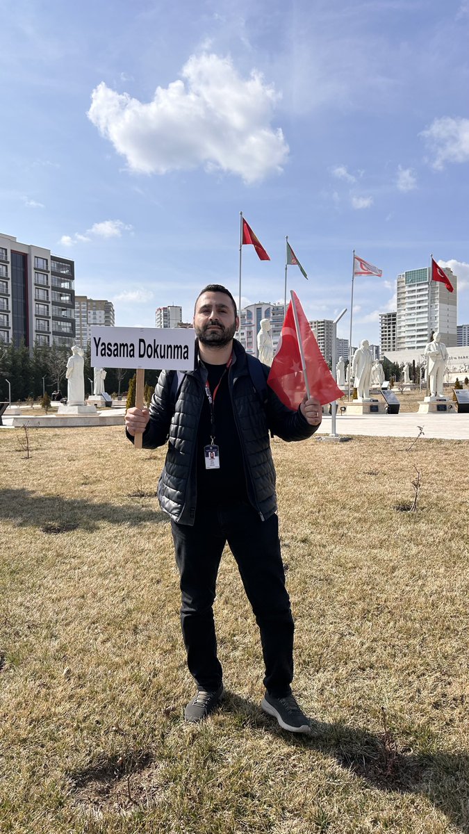 cngzsdt's tweet photo. 21 Şubat Dünya Rehberler Günü’de  meslek yasamızdaki değişikliklerin mesleğimize getireceği zararları anlatmak ve birlikte daha güçlü olduğumuzu göstermek amacıyla Anıtkabir’de buluştuk. 
Rehberler günümüz kutlu olsun. Dayanışma ile birlikte. https://t.co/NHk78twmjr
