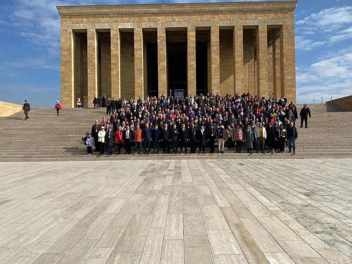 cngzsdt's tweet photo. 21 Şubat Dünya Rehberler Günü’de  meslek yasamızdaki değişikliklerin mesleğimize getireceği zararları anlatmak ve birlikte daha güçlü olduğumuzu göstermek amacıyla Anıtkabir’de buluştuk. 
Rehberler günümüz kutlu olsun. Dayanışma ile birlikte. https://t.co/NHk78twmjr
