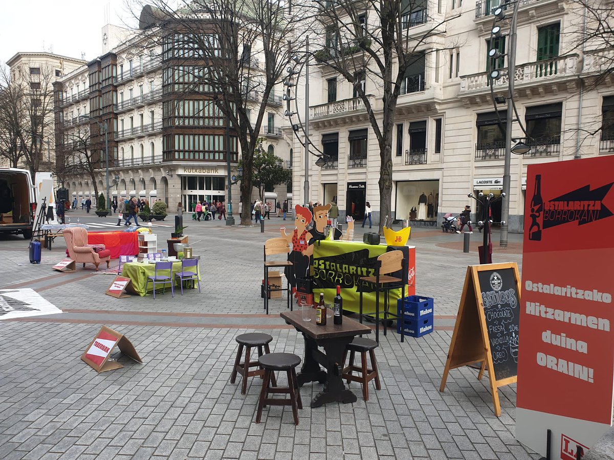 Gaur eta bihar Bilboko kale nagusian performance bat egiten egongo gara.
Hoy mañana estarémos realizando una performance en la Gran Vía.

Gogoratu / Recuerda 🧠
📍 Otsailak 24 febrero
12:30etan ⏰️
Gran Vía 38 MANIFESTAZIOA
#OstalaritzaBorrokan #HotelesDeLujoSalariosDeMierda