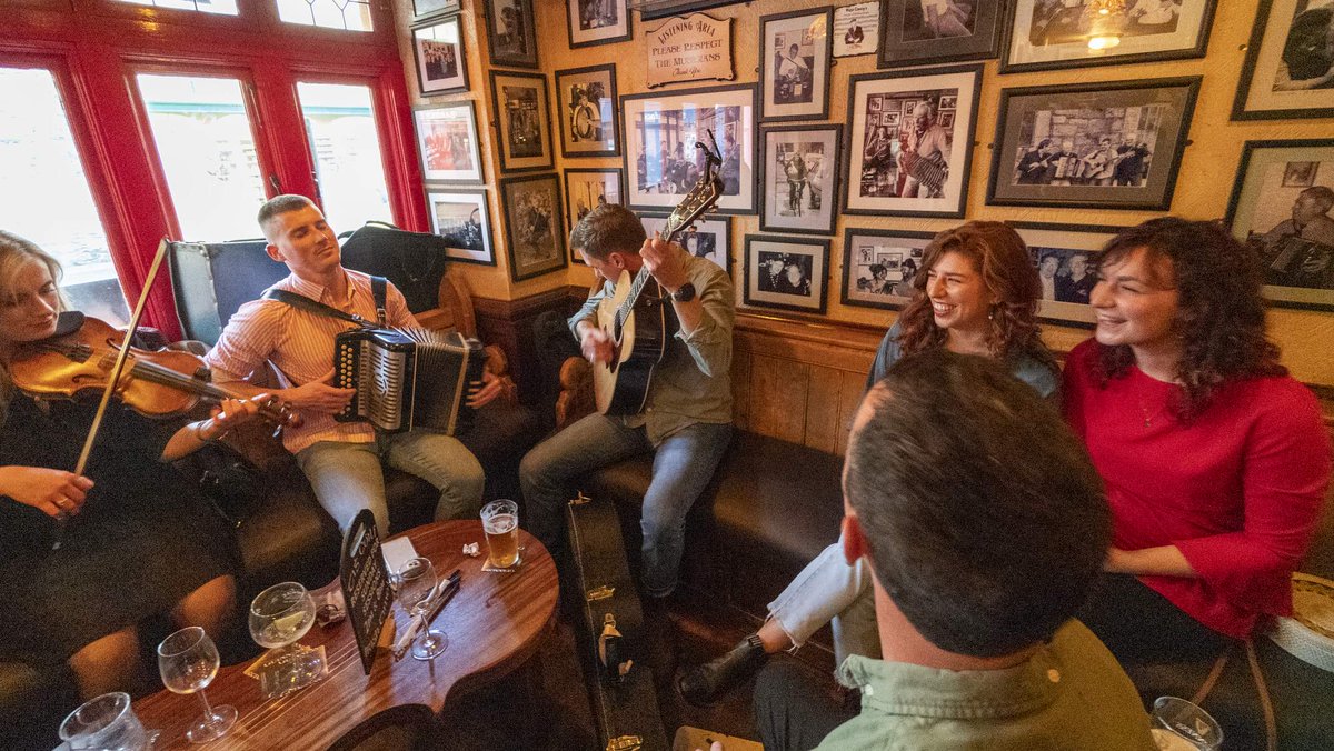 Immerse yourself in the rich culture and heritage of Ireland with Joe O Reilly Ireland DMC!
Experience traditional music sessions in cozy pubs and chat with the locals at the bar, experience the magic of Ireland like never before. Plan your cultural getaway today! 🎶
