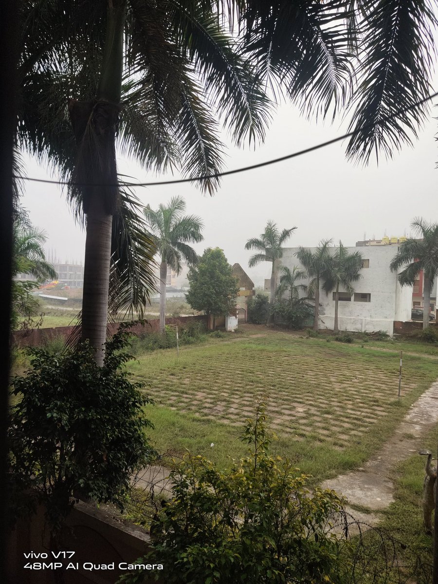 Fog around the corner...
#फrah #farahnaseem #love #life #fog #winter