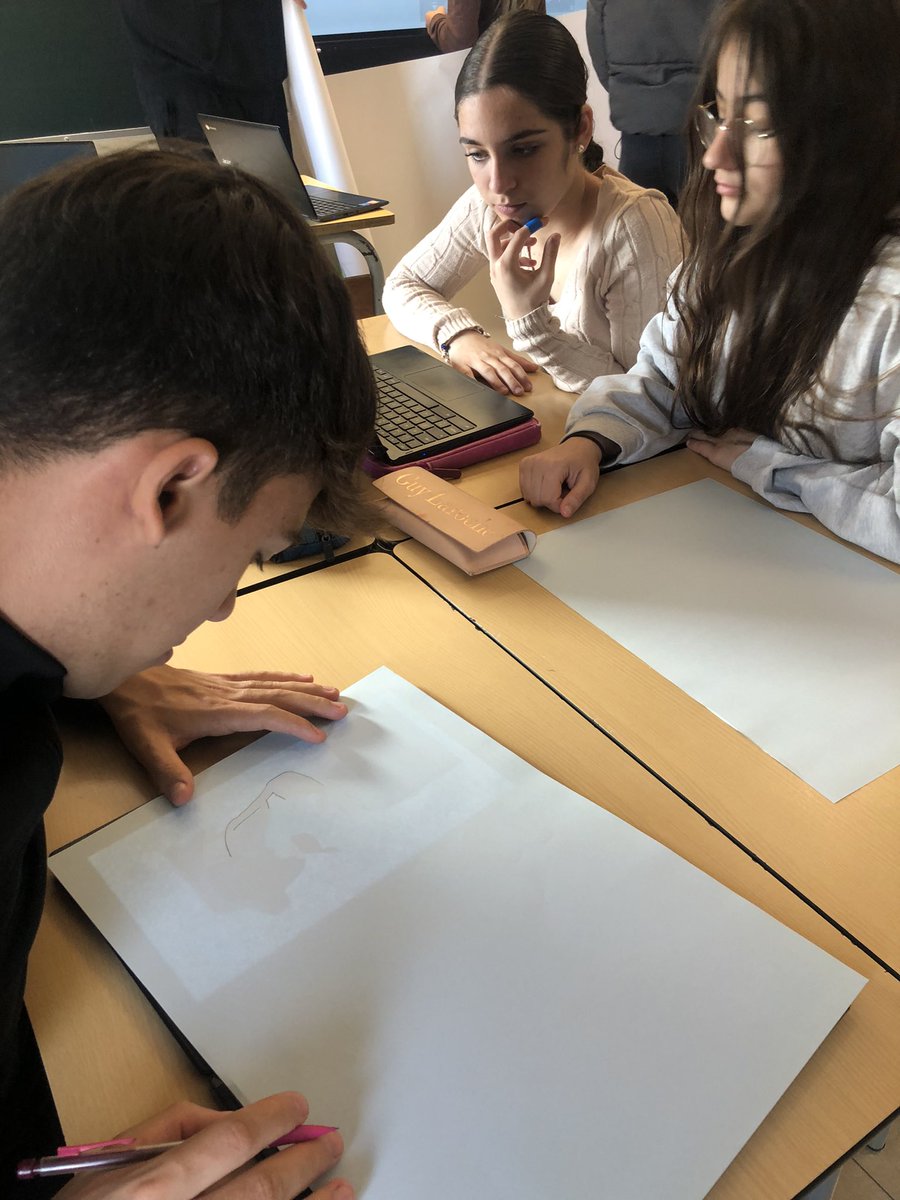 SandraMDCprat's tweet photo. Projecte 4ESO sobre l’exili: 80 anys i aquí no ha canviat res? #mdc #MDC #mdcteam https://t.co/moIITT3N95