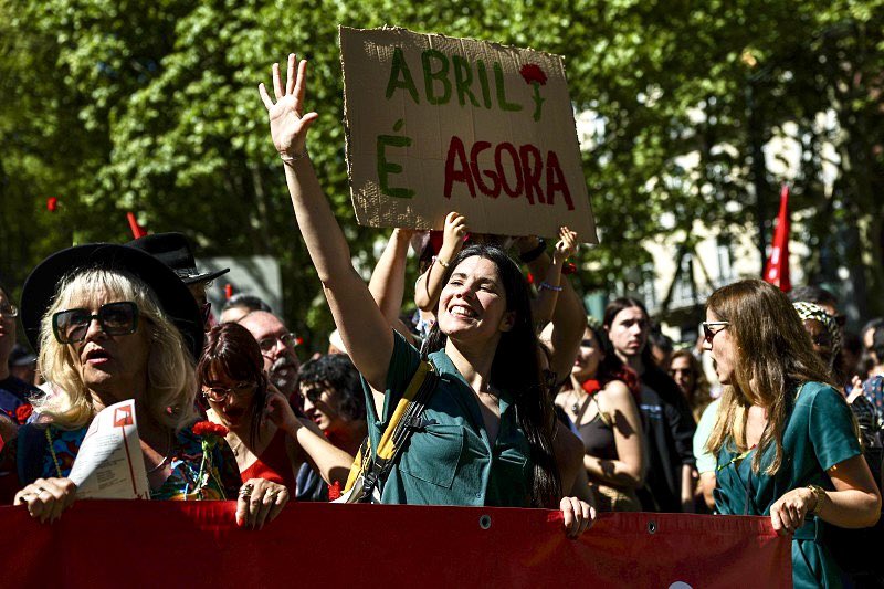 Não há razão nenhuma para o o <a href="/BlocoDeEsquerda/">Bloco de Esquerda</a> não estar a usar e abusar desta foto maravilhosa da <a href="/MRMortagua/">mariana mortágua</a>