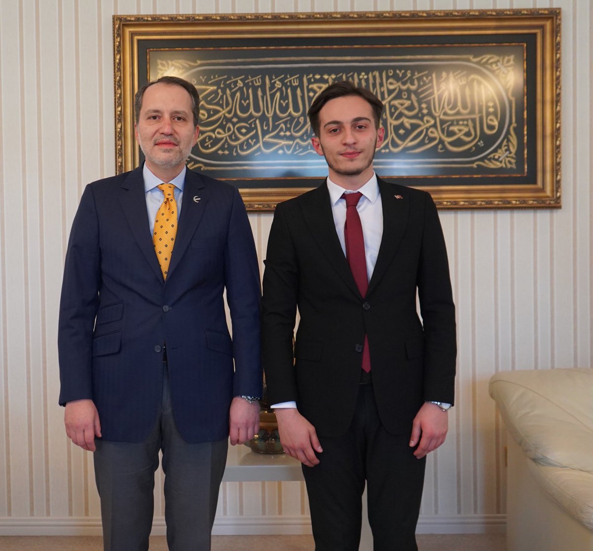 rpkarabulutt's tweet photo. Partimize katılışımın 3. yıldönümünde Milli Görüş liderimiz Sn. Dr. Muhammed Ali Fatih Erbakan beyin hanesine misafir olmak nasip oldu. Bazen hislerinizi anlatamazsınız, işte tam olarak öyle.
@ErbakanFatih 🤍🇹🇷 https://t.co/0r0IfcjKJ7