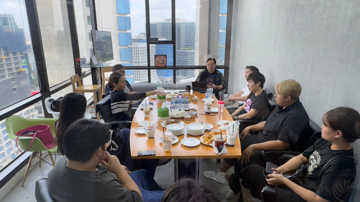 BullMoonClubNFT's tweet photo. 🤩 BullMoon Coffee Talk (21 Feb 67) ☕️

บรรยากาศ BullMoon Coffee Talk รอบนี้ได้เกียรติจากคุณมีญ่า มาเป็น Special Guest 📷📸

เล่าโปรเจค GameFi ของคนไทยที่ลุยตลาด Global 🎮🌎 https://t.co/NURTwc6Ls6